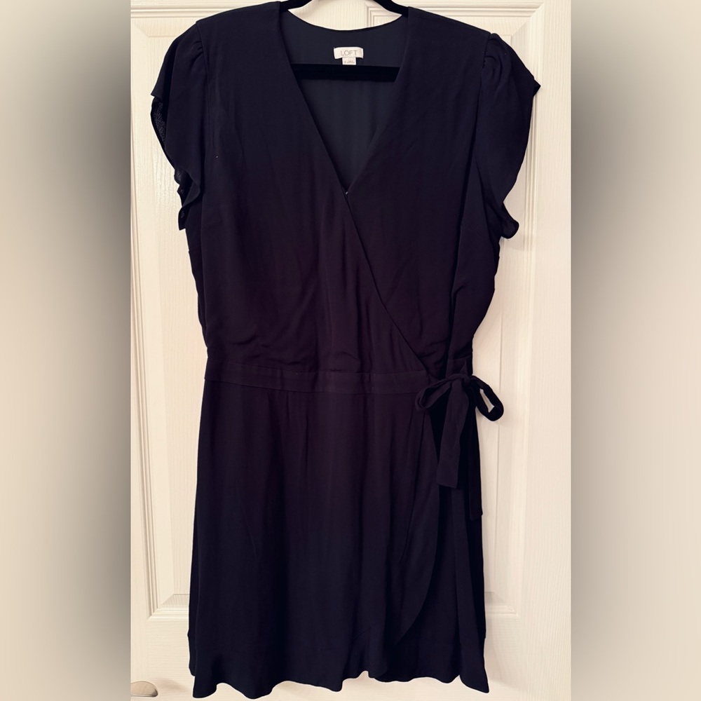 NWOT Loft skort with flutter sleeves and side tie wrap.